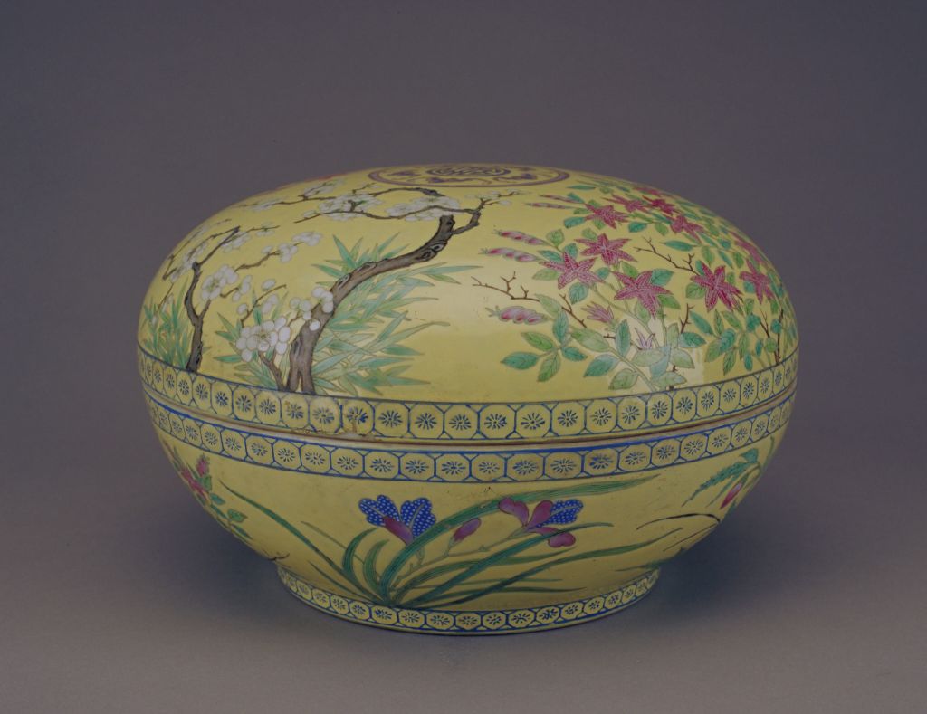 图片[1]-Yellow ground pink flower pattern cover box-China Archive